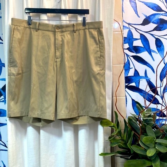 Nike Golf Dri-Fit Standard Fit Polyester & Spandex Khaki Colored Golf Shorts  38 - Picture 1 of 6